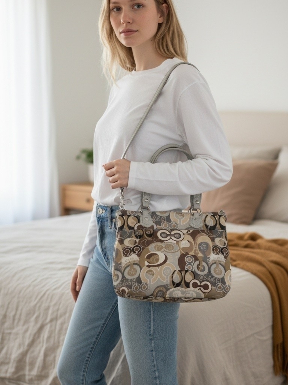 Coach Multitone Signature Tote in Brown and Beige Y2k Stlye Poppy Some Wear - Picture 6 of 6